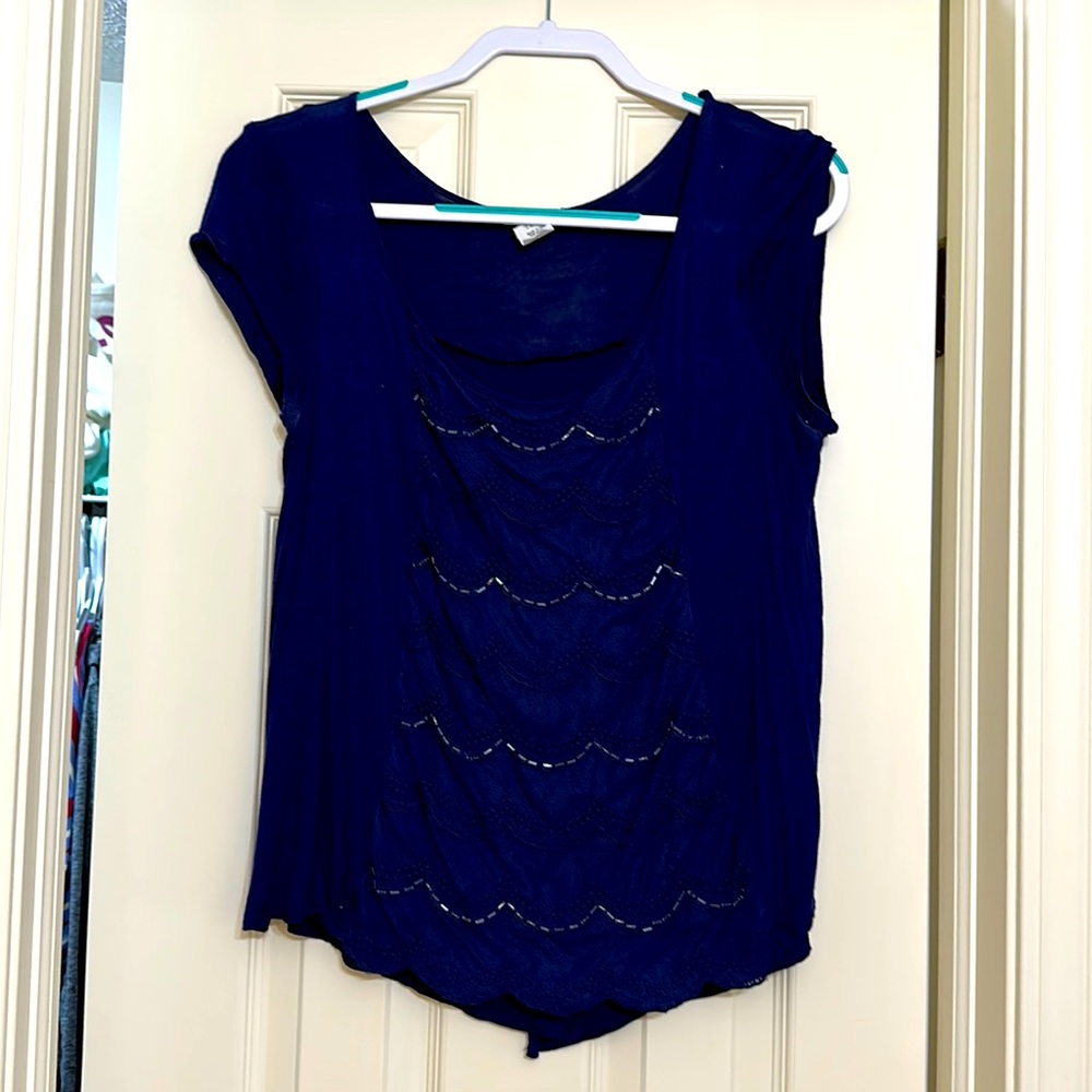 Slit back top